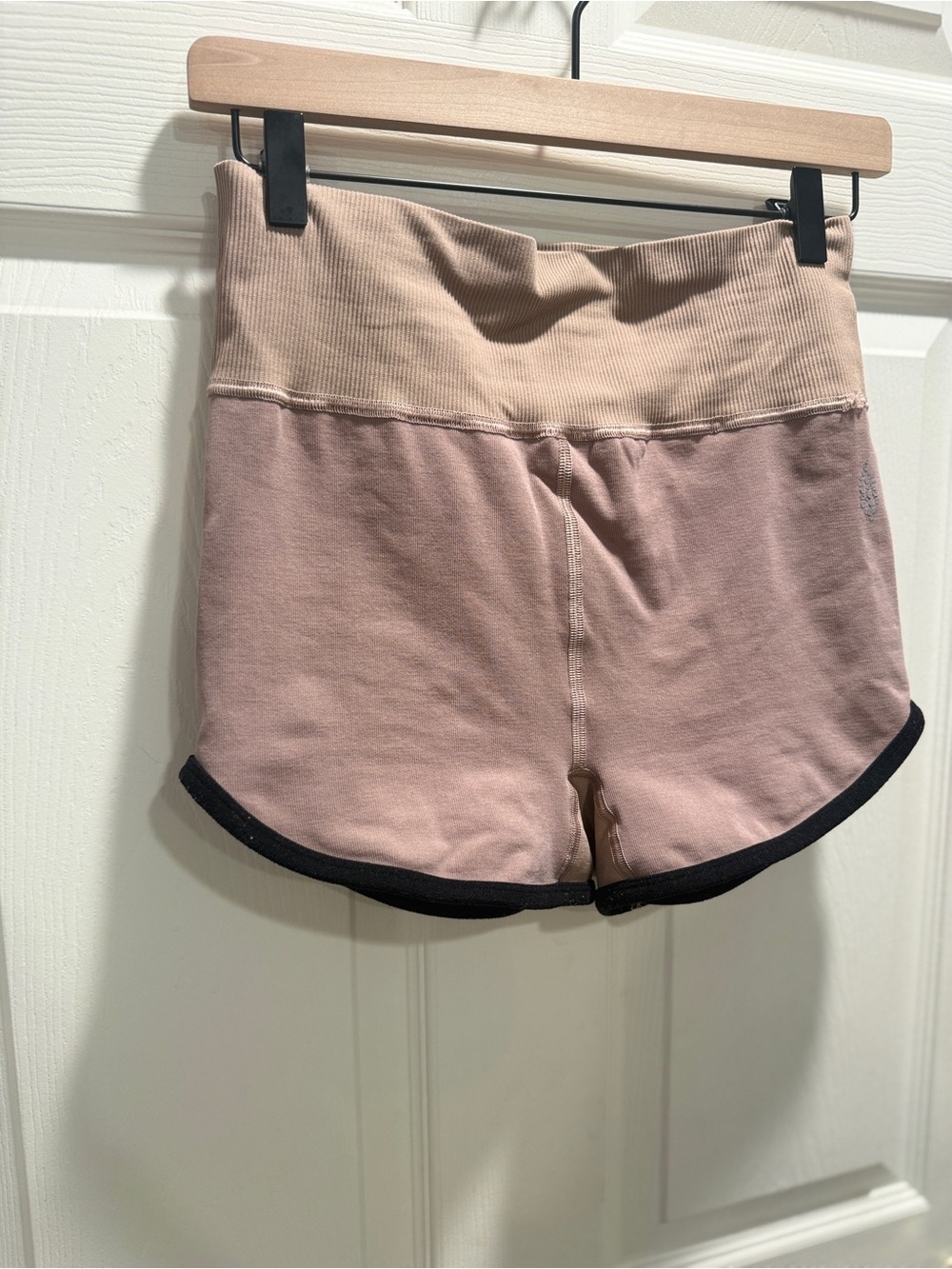 FP Movement Women’s M/L High-Rise Athletic Shorts Mauve Pink Black Trim - Picture 5 of 8